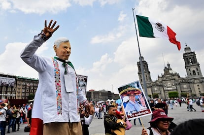 Seguidores del presidente de México, Andrés Manuel López Obrador, durante una marcha el pasado 18 de marzo, en el Zócalo de Ciudad de México.