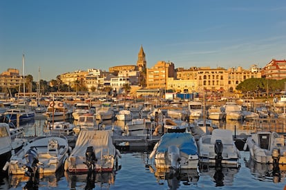 Atardecer en Palamós, en la Costa Brava (Girona).