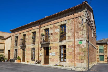 La fachada de la Posada Real del Buen Camino, en Villanueva de Campeán.