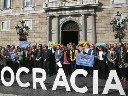 Concentraci&oacute;n en la Plaza Sant jaume en apoyo a los miembros del Gobierno de la Generalitat encarcelados.