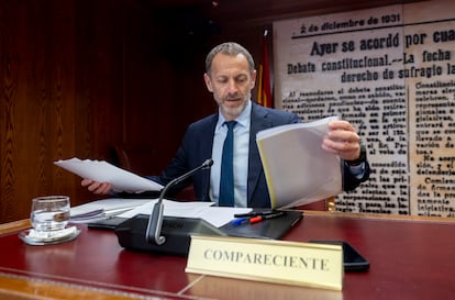 El presidente de Adif, Ángel Contreras Marín, a su llegada a a la comisión de investigación sobre el ‘caso Koldo’, en el Senado, el pasado 4 de junio.