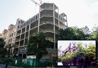 El edificio del número 58 de la calle Don Ramón de la Cruz, en el barrio de Salamanca, fue declarado en ruina inminente tras un incendio en 2006. El promotor que está levantando allí un nuevo inmueble asegura que va a recuperar "la fachada que gozaba el proyecto original".