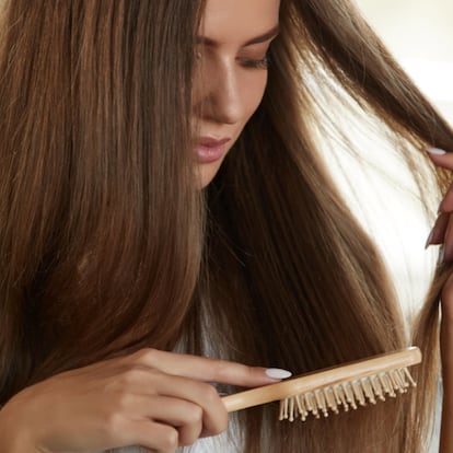 Artículo de EL PAÍS Escaparate sobre el cepillo de pelo Beter, superventas por su acción antitirones.