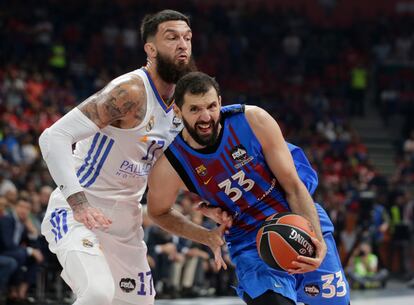 Mirotic y Poirier, durante las semifinales de la 'Final Four' de Belgrado.