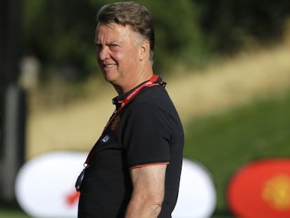 Van Gaal, durante un entrenamiento del United en Estados Unidos  