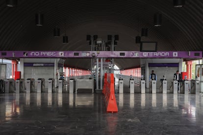 La tromba ocasionó la suspensión del servicio de la Línea A del Metro, el cual pudo restablecerse alrededor de las 10:25 de la mañana de este martes. 