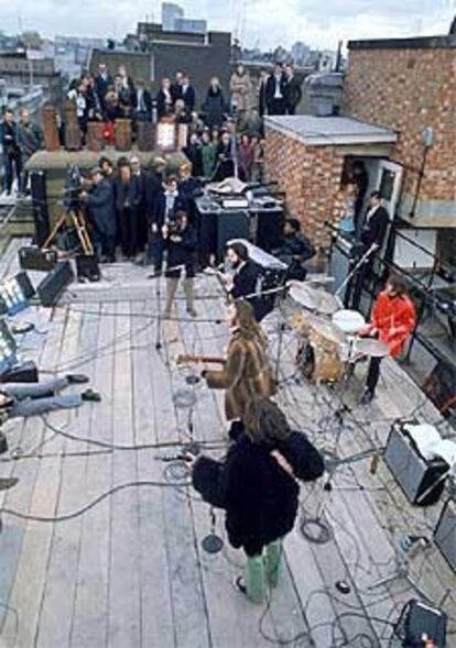 Concierto ofrecido por los Beatles en el edificio de Apple en enero de 1968.