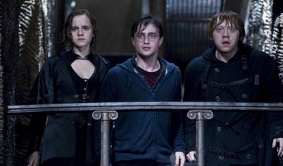 Emma Watson, Daniel Radcliffe y Rupert Grint, en un fotograma de la última película de Harry Potter.