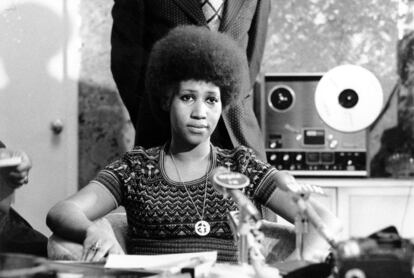 La cantante del soul Aretha Franklin durante una rueda de prensa, el 26 de marzo de 1973.