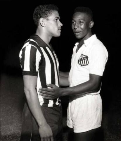 Garrincha y Pelé, con el Botafogo y el Santos, en el Trofeo Teresa Herrera de 1959.