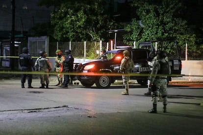 Elementos del Ejército mexicano resguardan el lugar de un ataque armado en Villahermosa, Tabasco, el pasado 5 de enero. 