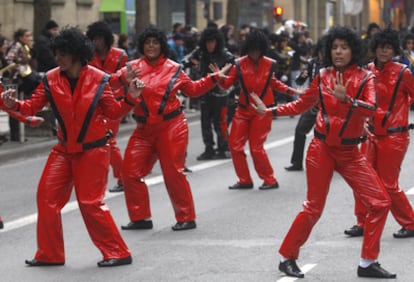 Las parodias como ésta recordando a Michael Jackson en San Sebastián, se suceden en estos días de carnaval.