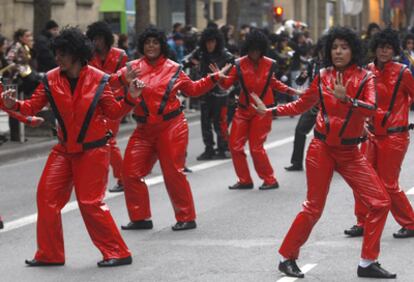 Las parodias como ésta recordando a Michael Jackson en San Sebastián, se suceden en estos días de carnaval.