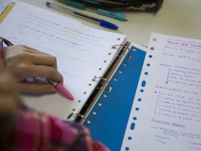 Imagen de archivo del trascurso de una clase.