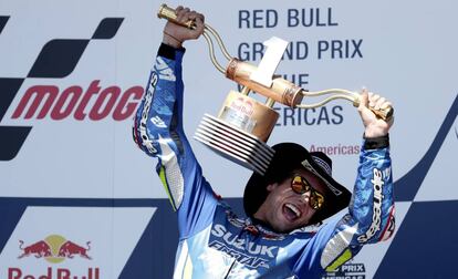 Alex Rins celebra su victoria en el gran premio de Las Américas.