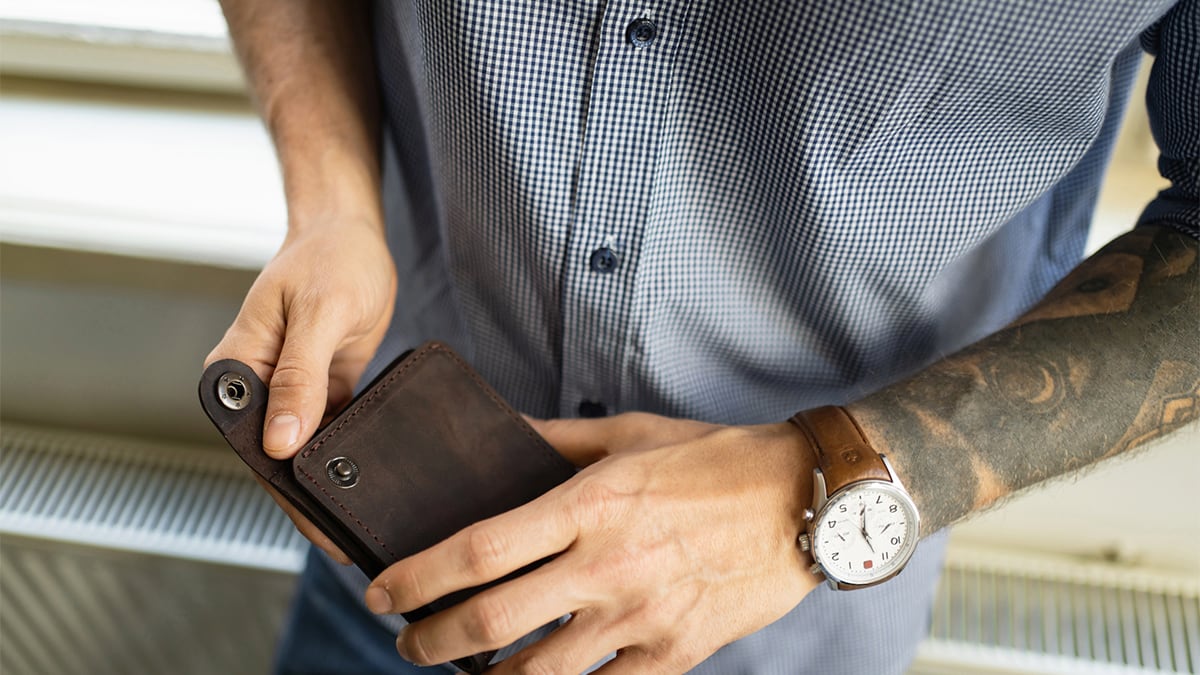 El monedero para hombre superventas: fabricado de manera artesanal con materiales ecológicos