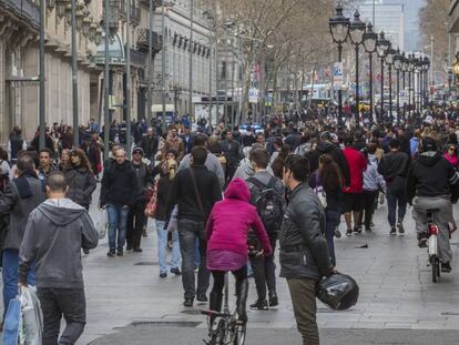 El Portal de l&#039;&Agrave;ngel de Barcelona, en un festivo con tiendas abiertas. 