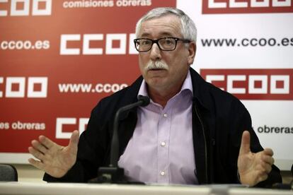 El secretari general de CC OO, Ignacio Fernández Toxo, anunciant l'expulsió dels sis consellers del sindicat que van utilitzar les targetes.