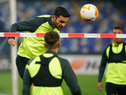 Jorge Molina, en el entrenamiento del Granada en el Diego Maradona.