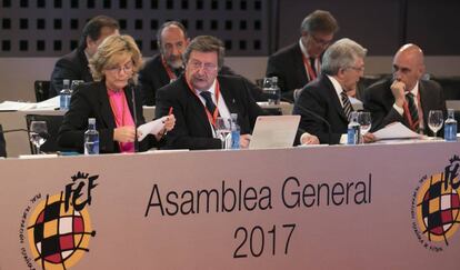 Parte de la junta directiva de la Federación (Esther Gascón, José Luis Larrea, Enrique Cerezo y Luis Rubiales) en la asamblea