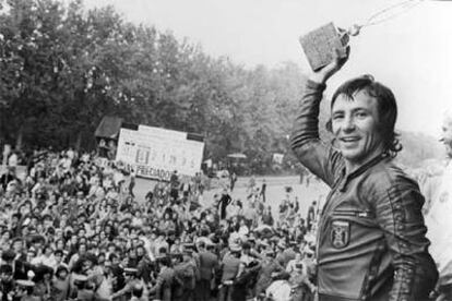 Barcelona, 23 de septiembre de 1972. Ángel Nieto se proclama campeón del mundo en 50cc y 125cc en Montjuïc.