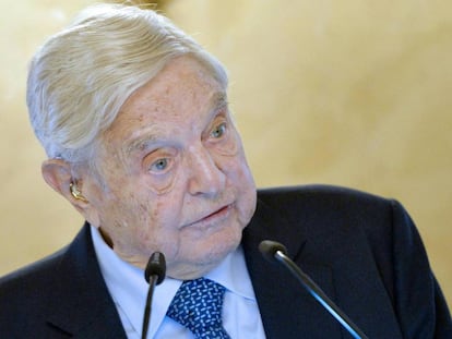 El banquero de inversión y filántropo George Soros da un discurso el 19 de noviembre en Viena.