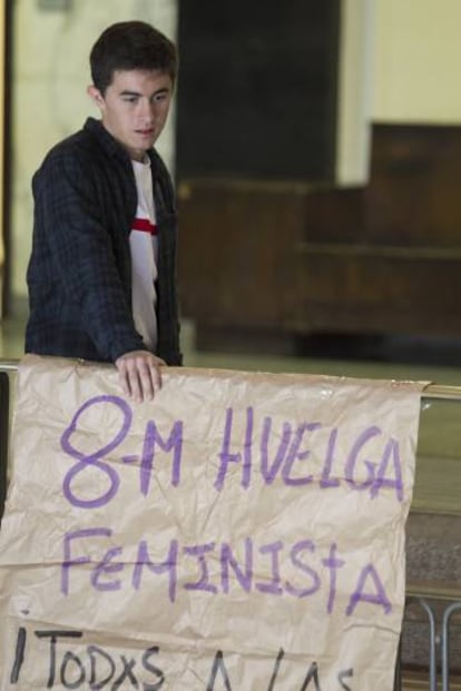 Un estudiante en la Facultad de Farmacia de la Complutense el 8 de marzo de 2018.