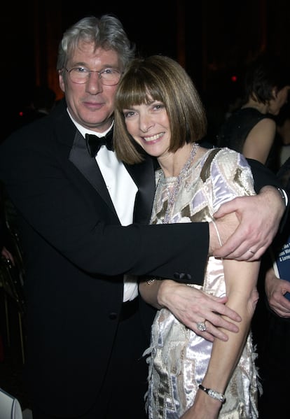 Richard Gere, probablemente de los pocos que puede hacer que Anna Wintour sonría. Era 2003.