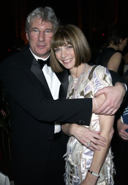 Richard Gere, probablemente de los pocos que puede hacer que Anna Wintour sonra. Era 2003.