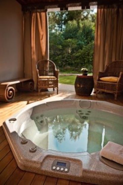 Jacuzzi en una villa del Cigarral de las Mercedes.