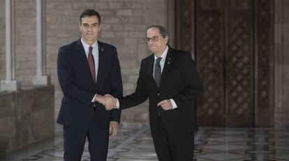 Pedro Sánchez y Quim Torra, antes de su reunión de este jueves en el Palau de la Generalitat.