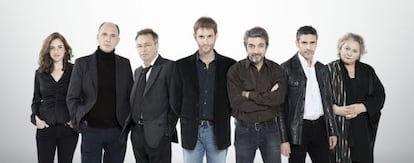 De izquierda a derecha, Julieta Zylberberg, Darío Grandinetti, Oscar Martínez, el director Damián Szifrón, Ricardo Darín, Leonardo Sbaraglia y Rita Cortese, parte del equipo de 'Relatos salvajes'.