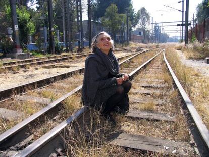 La escritora Elena Poniatowska, en la estaci&oacute;n mexicana de Buenavista.