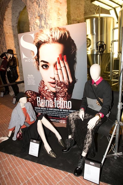 Una Rita Ora gigante daba la bienvenida a la fiesta posterior al 'networking'