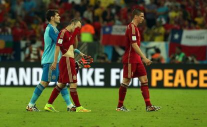 Casillas, Iniesta y Sergio Ramos tras finalizar el partido con Chile.