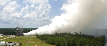 Prueba del motor RS-25 que ser&aacute; utilizado en el Space Launch System.