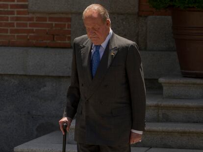 Juan Carlos I, ante el palacio de la Zarzuela el 9 de junio de 2014, en sus últimos días como Rey.