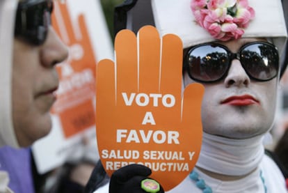 Protesta contra el veto del presidente uruguayo en 2008 a la despenalización del aborto.