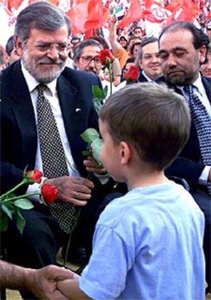 Juan Carlos Rodríguez Ibarra, durante un mitin electoral.