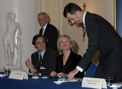 Fernando Vallespín, Liz Mohn y el príncipe Felipe, en el congreso de la Fundación Bertelsmann.