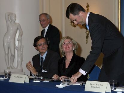 Fernando Vallespín, Liz Mohn y el príncipe Felipe, en el congreso de la Fundación Bertelsmann.