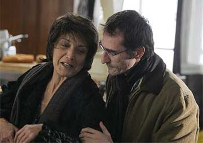 Marisa Paredes, junto al director Pablo Malo, durante el rodaje de <i>Frío sol de invierno.</i>
/ JAVIER HERNÁNDEZ
