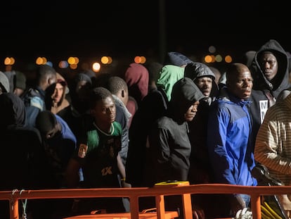 Llegada de migrantes rescatados en Puerto del Rosario (Fuerteventura), el 27 de agosto.