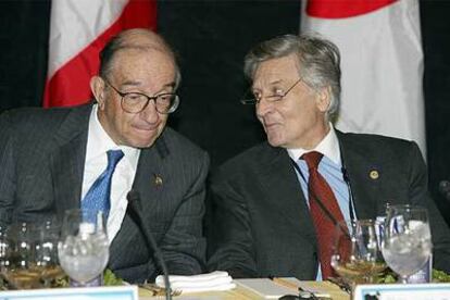 Los presidentes de la Reserva Federal y del Banco Central Europeo, Alan Greenspan y  Jean-Claude Trichet.