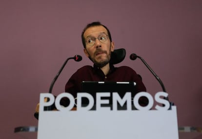 El secretario de Organización de Podemos, Pablo Echenique, ha afirmado este lunes que la situación interna del PSOE es “compleja”, pero se ha negado a descartar un acuerdo de gobierno con los socialistas. “Estoy obligado a ser optimista y espero que de ese debate interno del PSOE salga la única posibilidad que hace que la gente que está sufriendo tenga la esperanza de dejar de sufrir”, ha dicho.