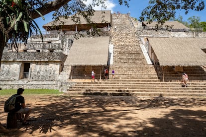 Las escalinatas de la Acrópolis de la zona arqueológico.