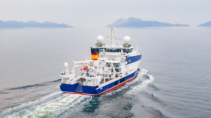 Vista aérea de barco científico 'Odón de Buen', en una imagen cedida.