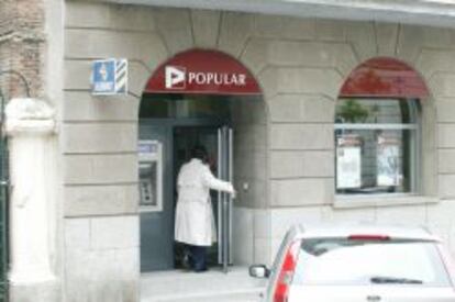 Fachada de una sucursal de Banco Popular.