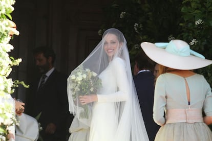 La novia a la entrada de la Iglesia.