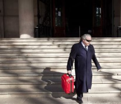 Fidel Pallerols saliendo del Palacio de Justicia de Barcelona.